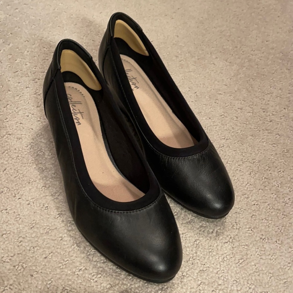 Clarks 7 W wide wedges